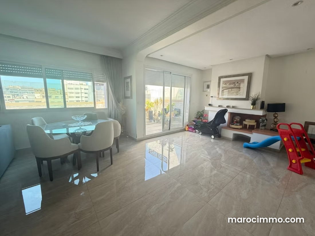 Appartement 240 m² au Palmier Casablanca avec cheminée — Casablanca