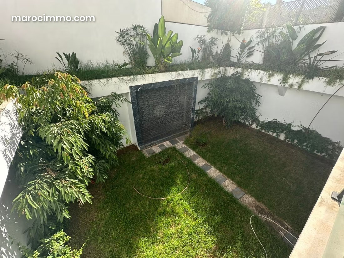 400 sqm Villa in Sidi Maarouf, Casablanca: 6 Bedrooms, Gated Residence — Casablanca