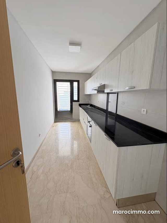 3 Chambres Vide CFC 9 eme etage — 5