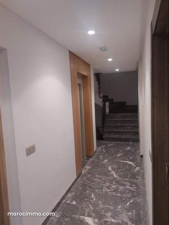Bureau très bien placé à vendre — 3