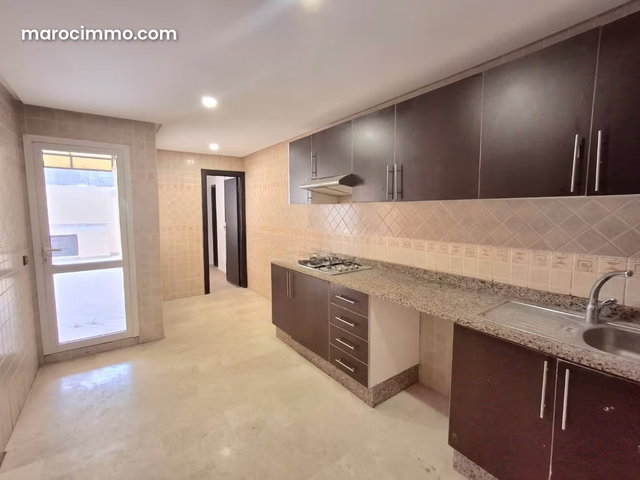 Joli appartement avec belle terrasse à louer — 4