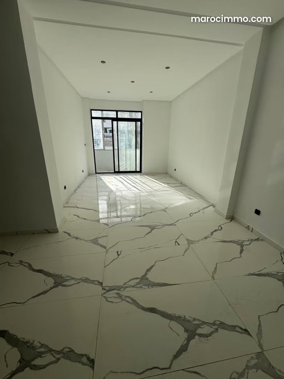 Bureaux en location à Les Hôpitaux. Superficie 54 m². Concierge
