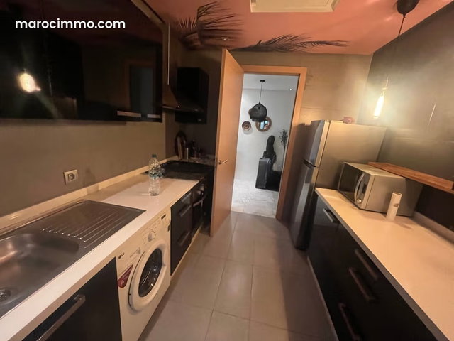 Bouskoura ville Verte: Rez de jardin, avec 2 chambres et 2 salles de bain. MEUBLE. Grande piscine de la résidence — 4
