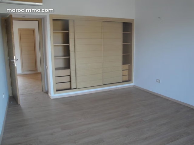 Somptueuse villa à vendre à Bouskoura. 4 belles chambres. Double vitrage et chauffage central — 5