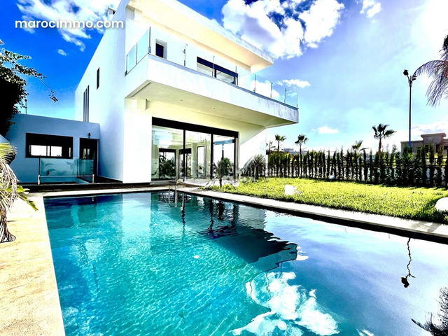 A vendre Villa 608 avec Jardin et Piscine — Dar Bouazza