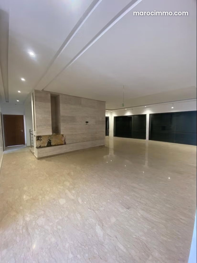 Villa 5 chambres à louer à El Menzeh, haut standing avec piscine — El Menzeh