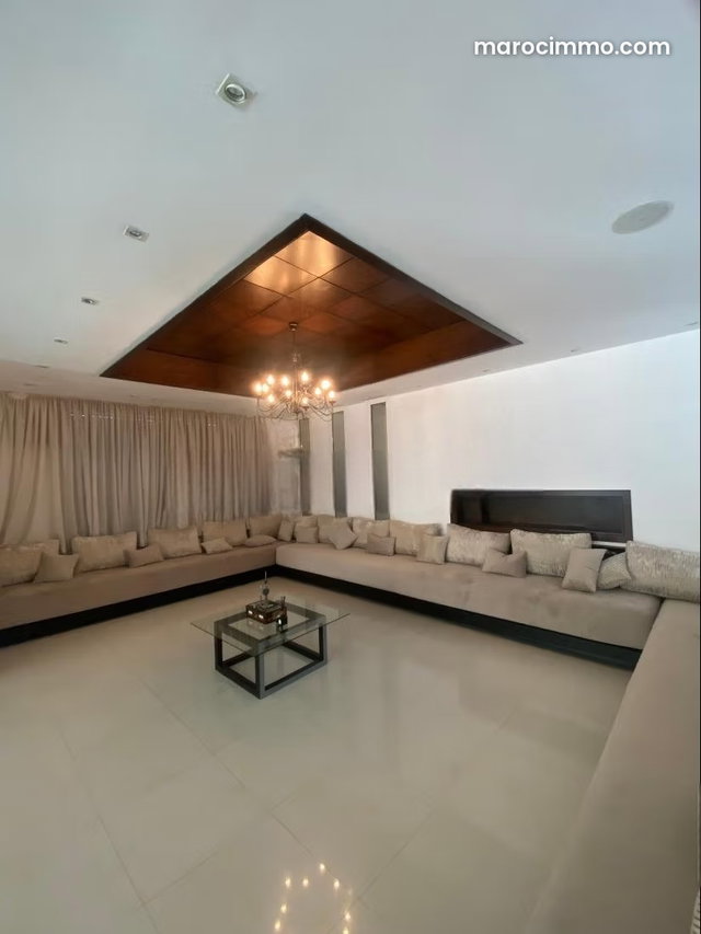 Villa à louer à rabat souissi — 2
