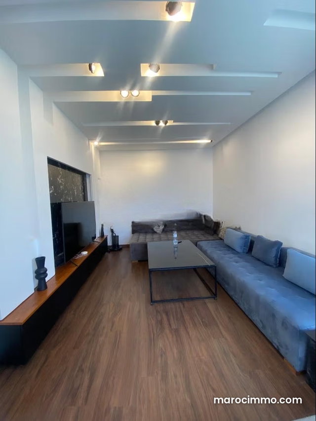 Superbe villa à louer à El Menzeh. Surface de 800 m². Bien meublé — 3