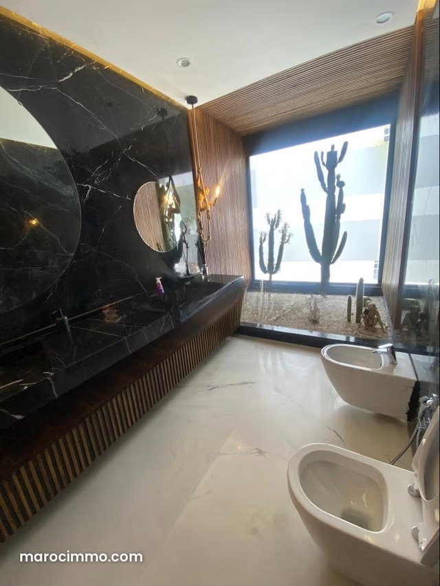 Superbe villa à louer à El Menzeh. Surface de 800 m². Bien meublé — 4