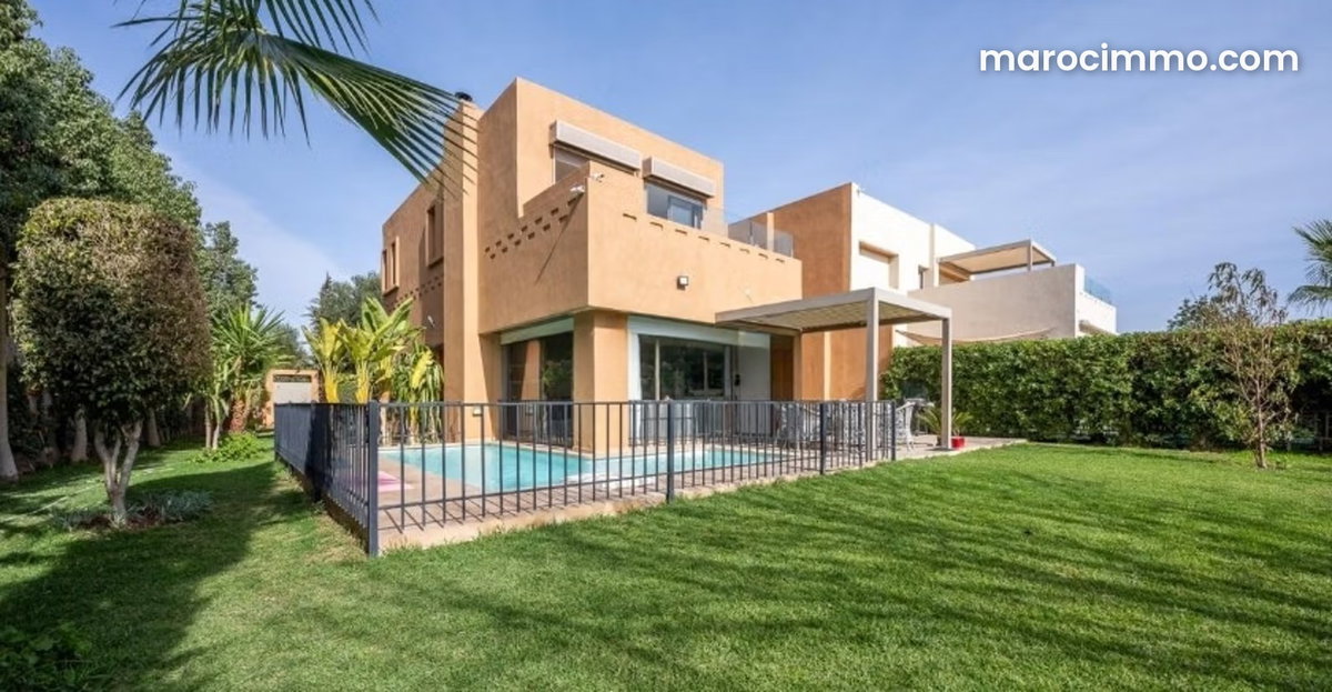 Maison de haut standing à vendre à Route Casablanca. Superficie 880 m²