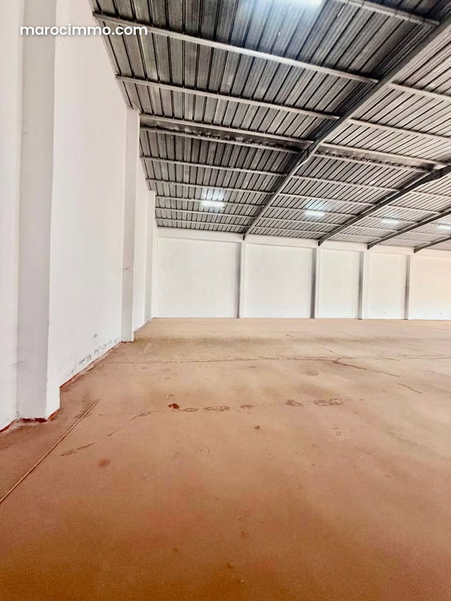 A la location – Hangar industriel — 4