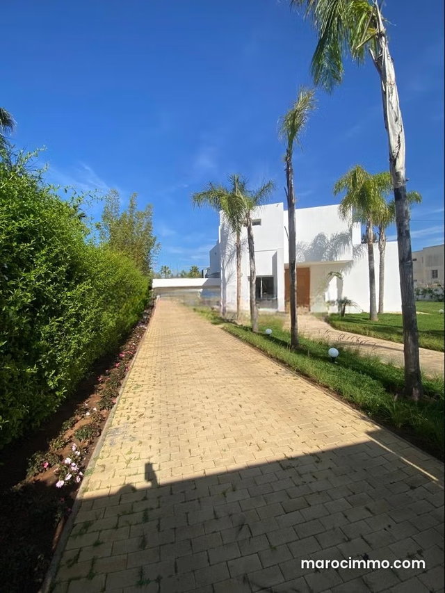 Villa à louer à rabat souissi — 2
