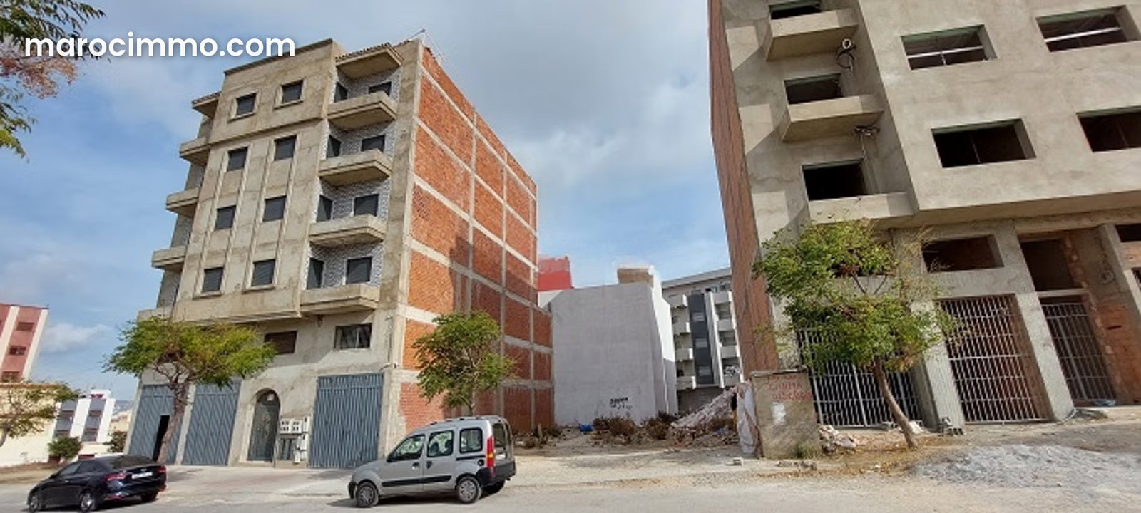 أرض استثمارية مميزة ببني توزين في طنجة — طنجة