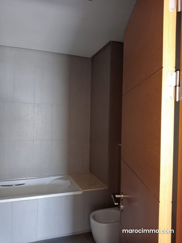 Appartement cossu à Vendre – Riad Oulad Mtaa — 4
