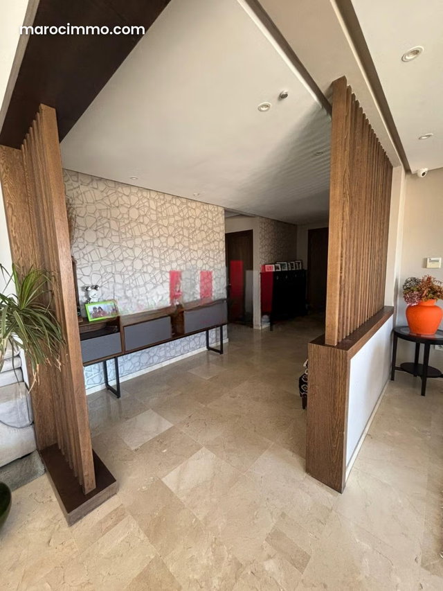 Bel appartement à vendre à Bouskoura. 3 chambres. Piscine et cheminée — 5