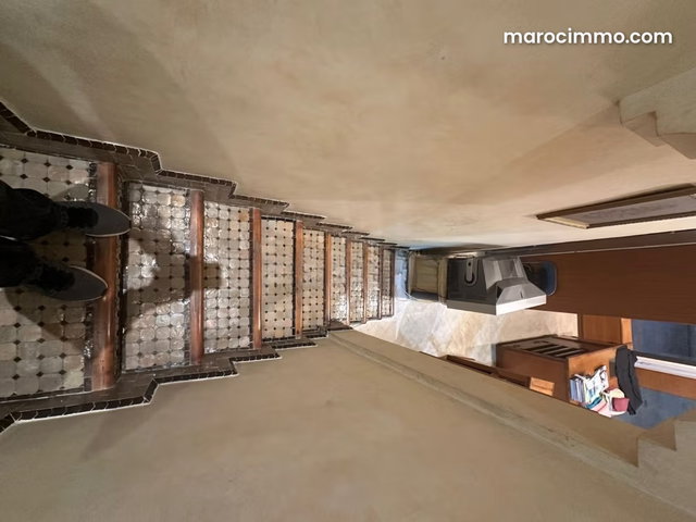 Louez ce local commercial à Quartier Bachkou. Surface de 80 m². Air conditionné — 4