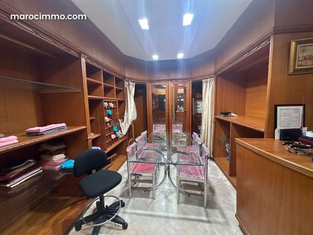 Louez ce local commercial à Quartier Bachkou. Surface de 80 m². Air conditionné — 3