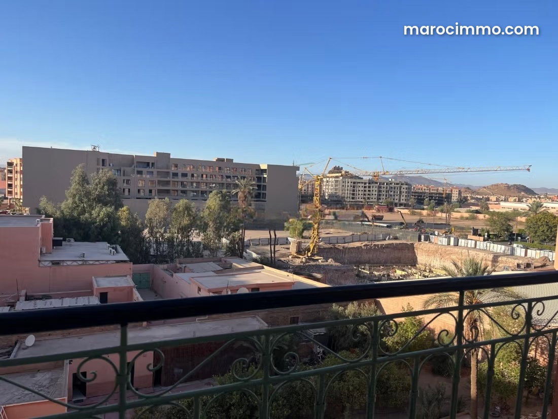شقة مُجدَّدة بإطلالة على الأطلس وتراس في كليز مراكش — مراكش