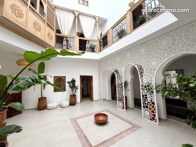 4-Bedroom Riad with Car Access, Spacious and Bright — 2