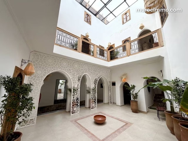 4-Bedroom Riad with Car Access, Spacious and Bright — 3