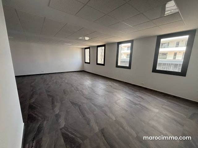 Beau plateau de bureau à louer cfc — 3