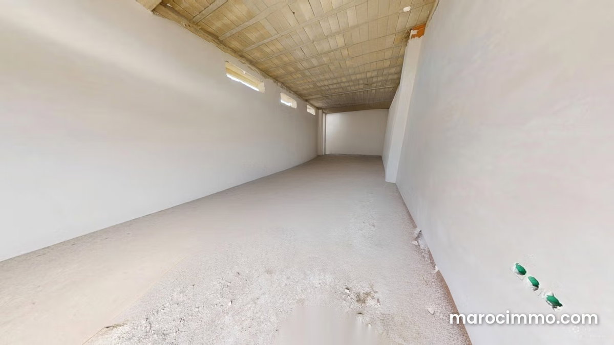 Local commercial 95 m² – Ibn Touzine