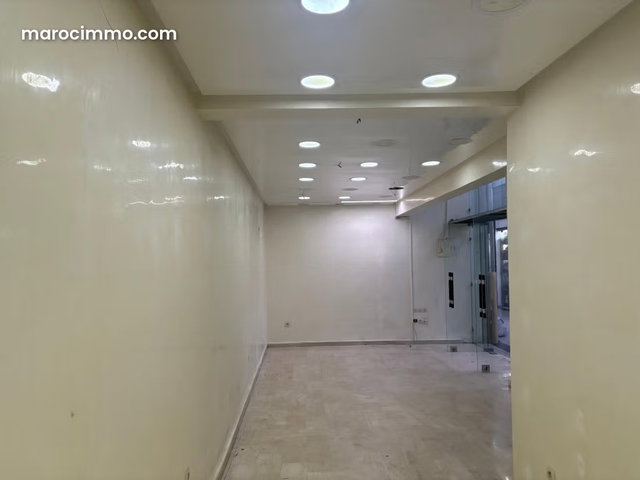 Local commercial Derb omar — 2