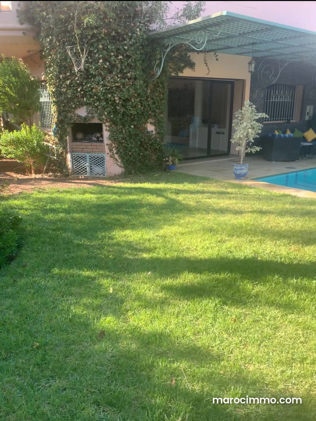 Maison de famille de 420 m2 sur un terrain de 542 m2 à la vente à TARGA emplacement très calme 5 chambres meublé — 2