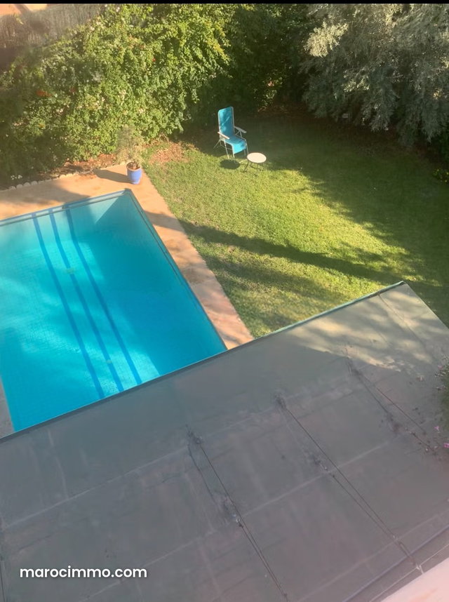 Maison de famille de 420 m2 sur un terrain de 542 m2 à la vente à TARGA emplacement très calme 5 chambres meublé — 5