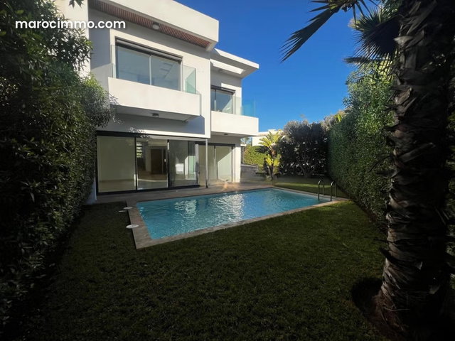 Villa a la location vide a ain Diab 36000dh — 3