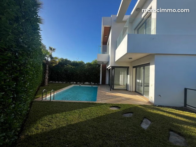 Villa a la location vide a ain Diab 36000dh — 2