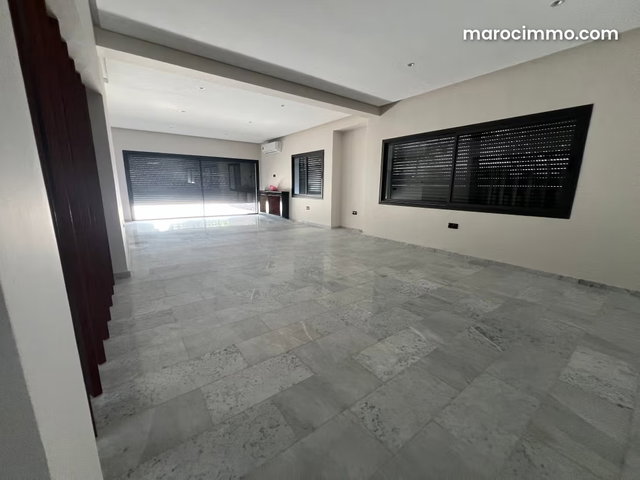 Superbe villa à louer à Souissi. Surface totale 1500 m². Double vitrage et porte blindée — 2