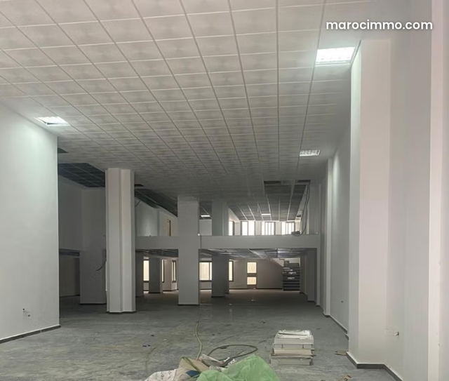 Louez le local idéal à Administratif. Surface totale 590 m² — Tanger