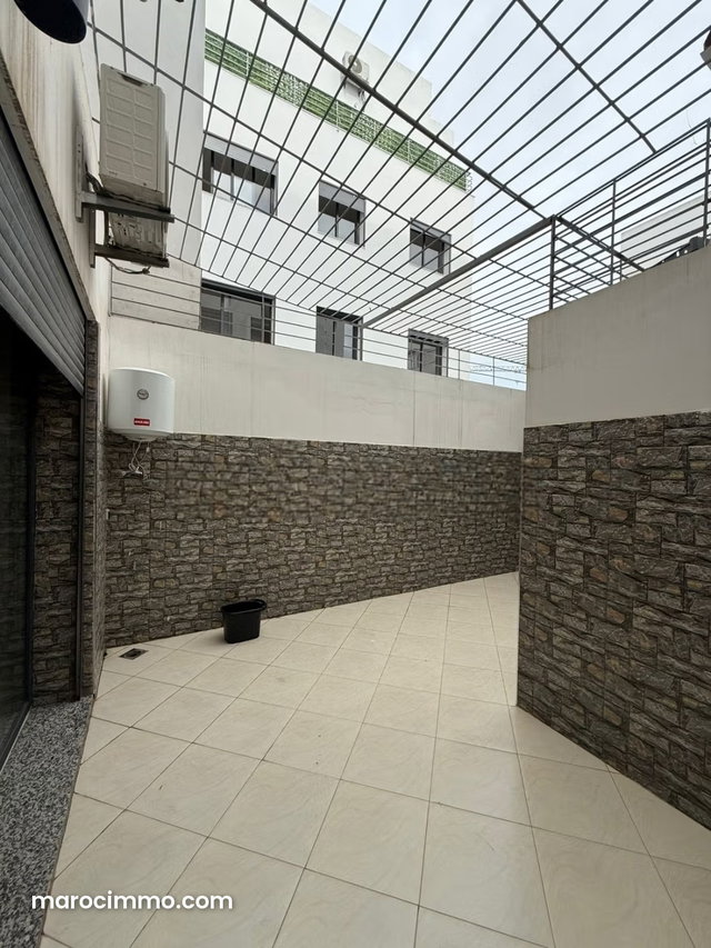Studio vide a louer bd laymoun — 4