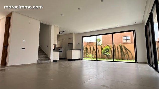 Somptueuse villa à vendre à Route de Tahanaout. 5 grandes pièces. Concierge et piscine — 4