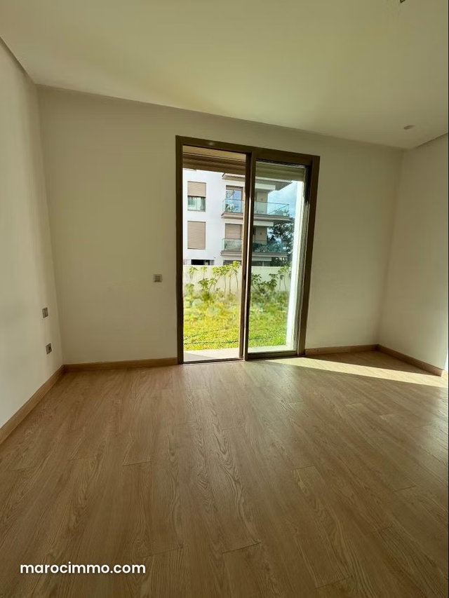 Appartement en location à Souissi. Surface de 190 m². Ascenseur et terrasse — 5