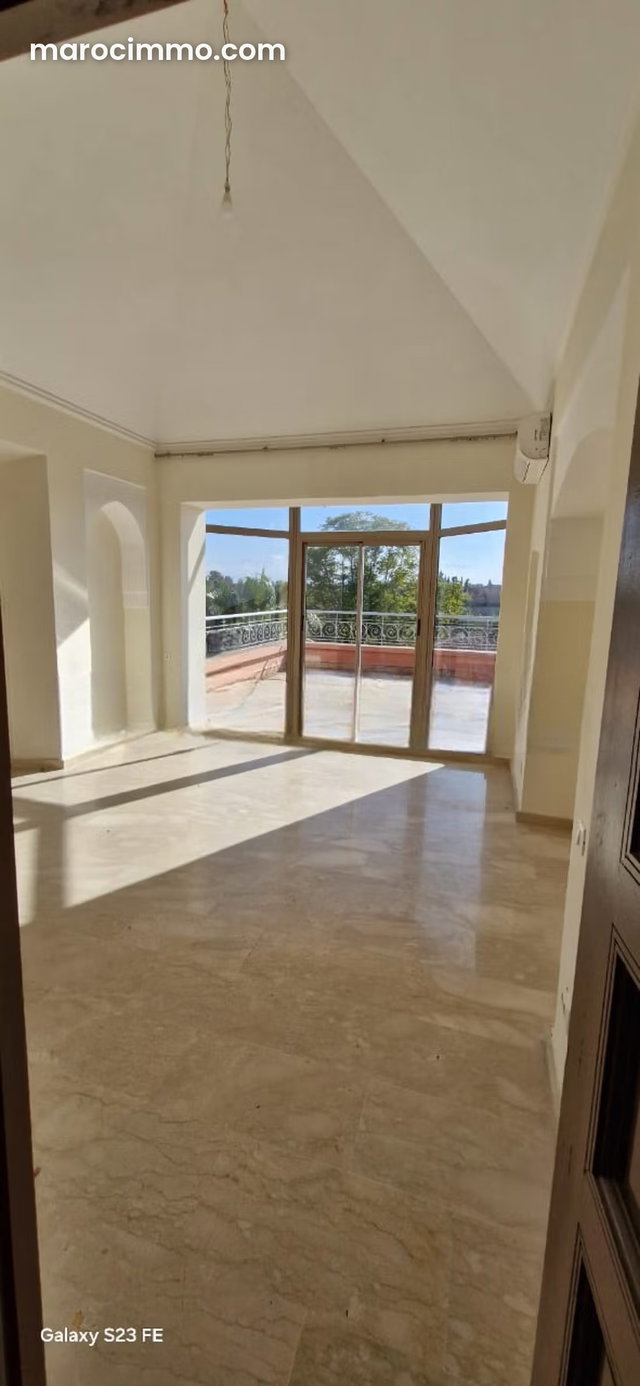 Une VILLA VIDE en location longue durée — 3