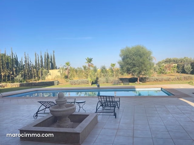 Mise en vente d'une jolie Villa isolee de 2600 m2 — 4