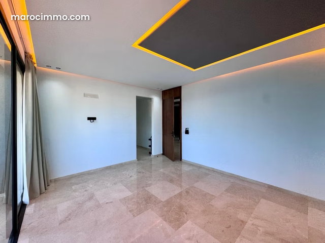 Luxurious Villa for Sale in Route de Tahanaout. 5 Comfortable Bedrooms. Exceptional Mountain View, Double Glazed Windows — 5