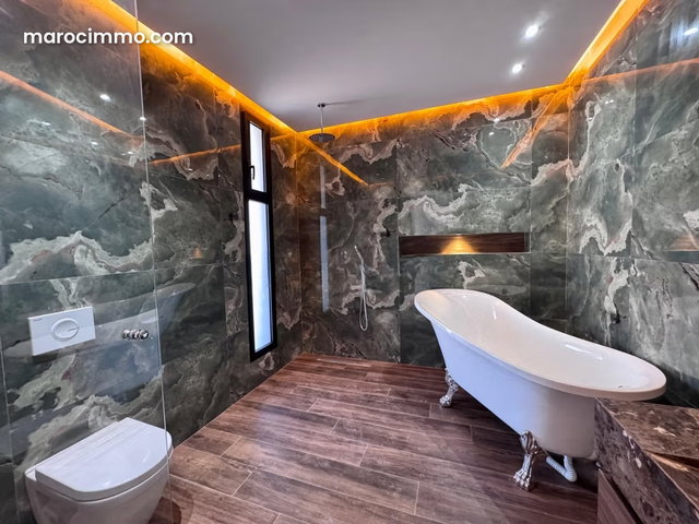 Luxurious Villa for Sale in Route de Tahanaout. 5 Comfortable Bedrooms. Exceptional Mountain View, Double Glazed Windows — 3