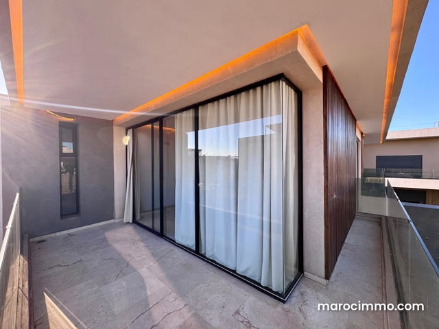 Luxurious Villa for Sale in Route de Tahanaout. 5 Comfortable Bedrooms. Exceptional Mountain View, Double Glazed Windows — 2