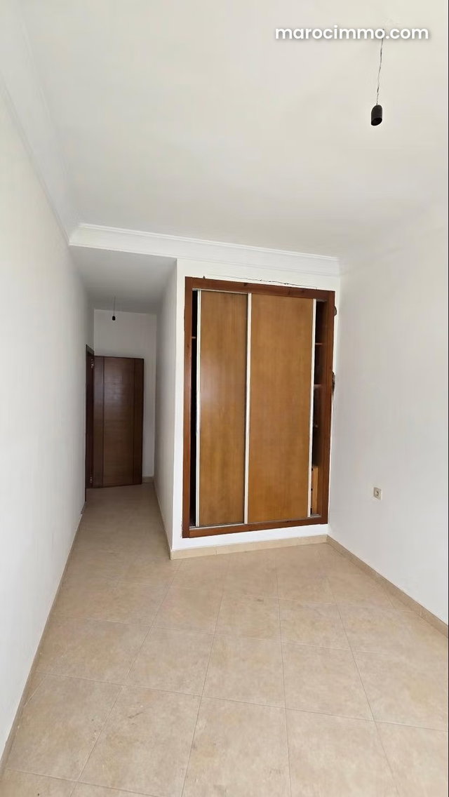 Appartement en vente à M'Diq. 2 chambres. Salon Marocain, sécurité — 3