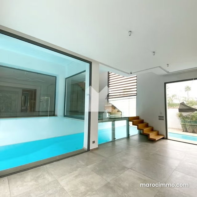 Villa à Louer de 600.0 m² à Casablanca, Californie — 2