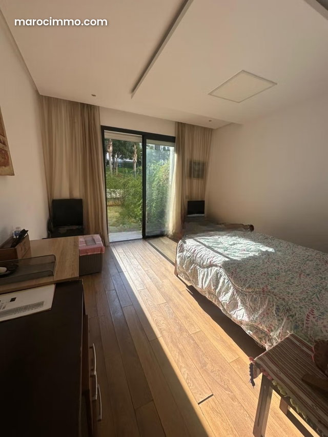 À louer Rez de jardin Prestigia 261 m2 — 2