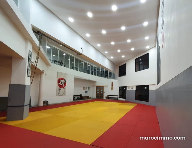 Large Commercial Space for Sale in Chérifia — 2
