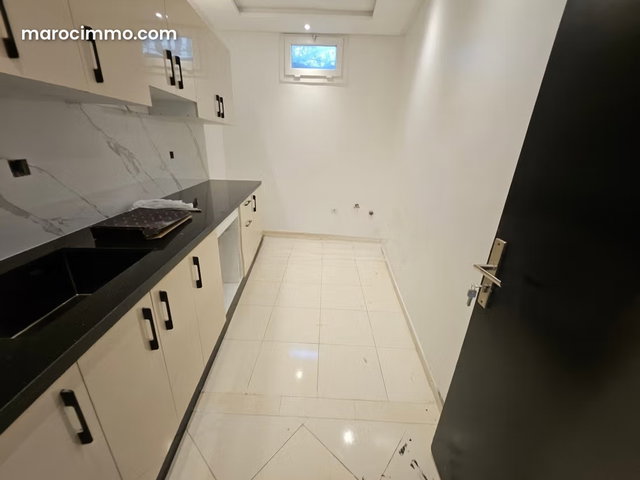 Beautiful Commercial Space for Rent in Dar Bouazza. 200 m² Surface. — 4