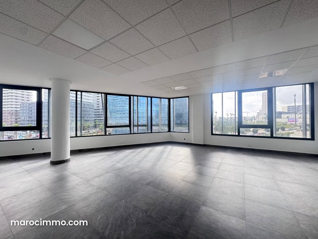 89 m² Office To Let, Casablanca Finance City, Bright and Flexible — Casablanca