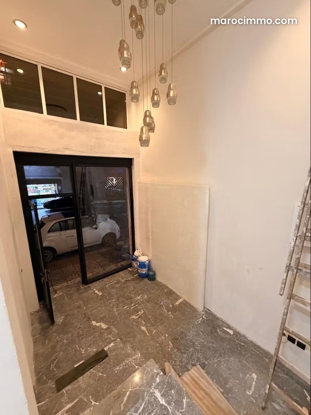 Beau local commercial en location à Hay Palestine. Superficie 175 m². Sécurisé 24/24 — 3