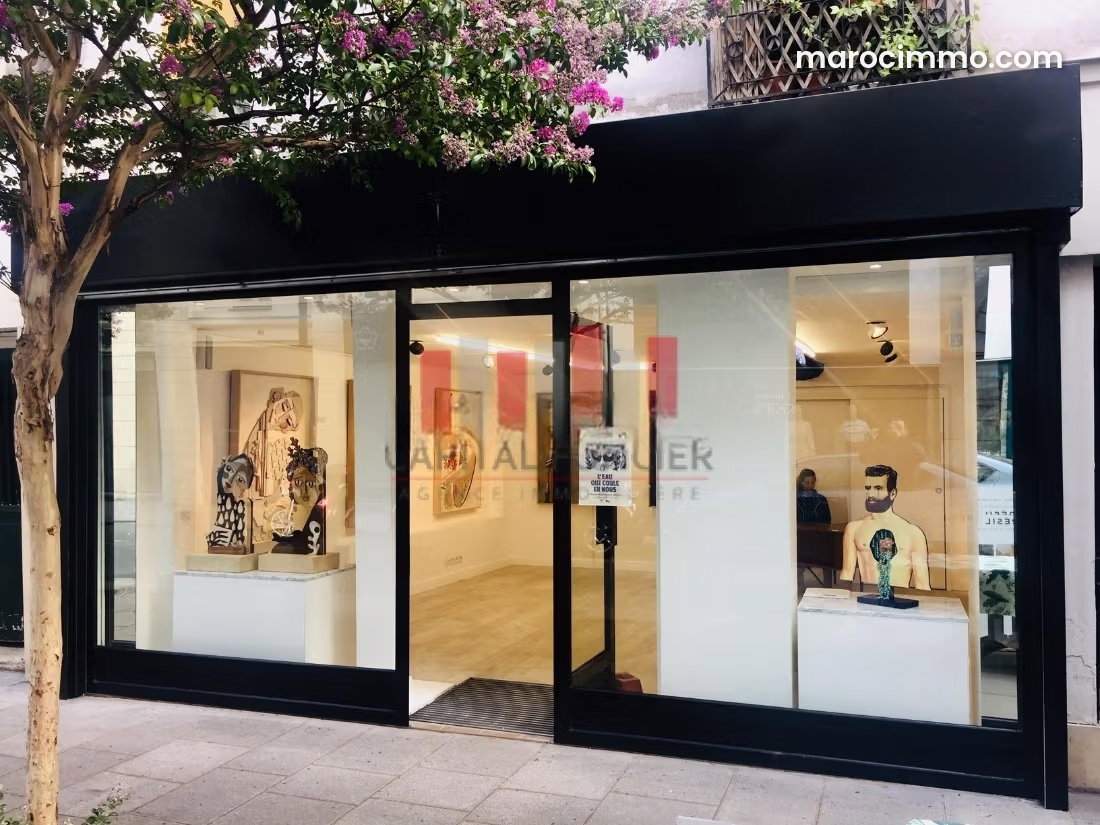 67 m² Commercial Unit for Sale in Oasis, Casablanca, with Parking — Casablanca