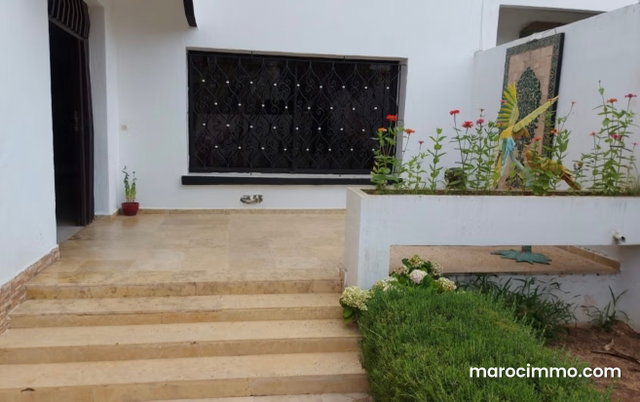 Villa de haut standing à vendre à Aviation Mabella. 3 pièces. Air conditionné et cheminée — 3